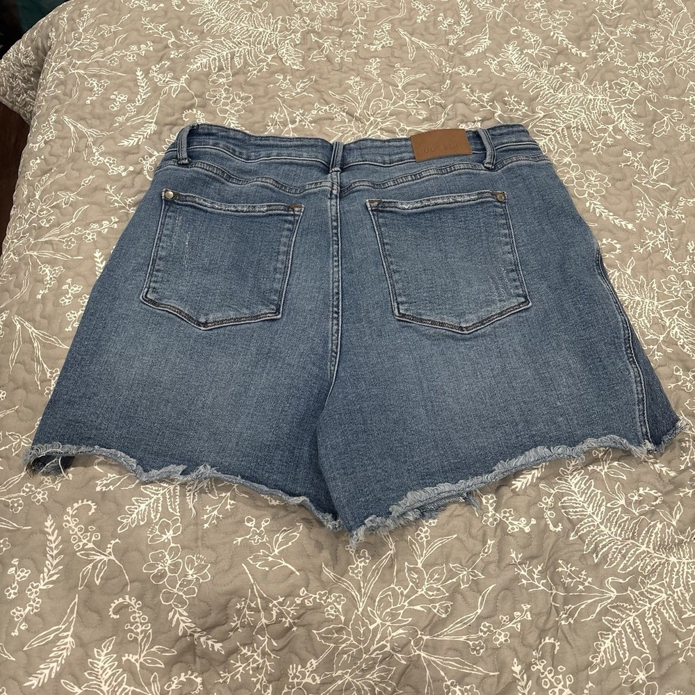 Judy Blue Shorts Womens 2XL Distressed Frayed Hem Bermuda Denim Blue - Picture 4 of 5